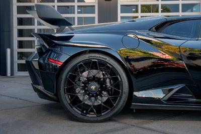 2023 Lamborghini Huracan STO Base