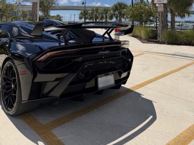 2023 Lamborghini Huracan STO Base
