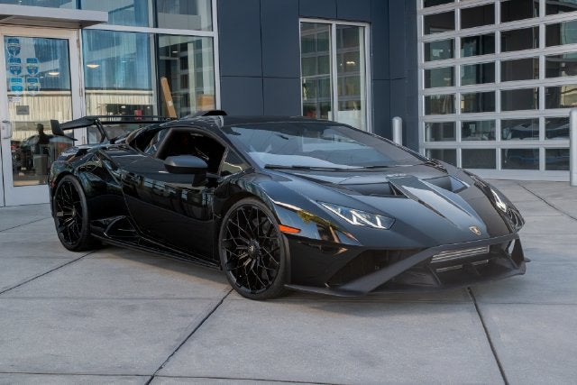 2023 Lamborghini Huracan STO Base