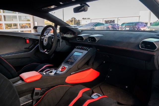 2023 Lamborghini Huracan STO Base