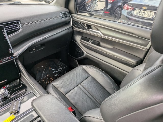 2023 Jeep Wagoneer Base
