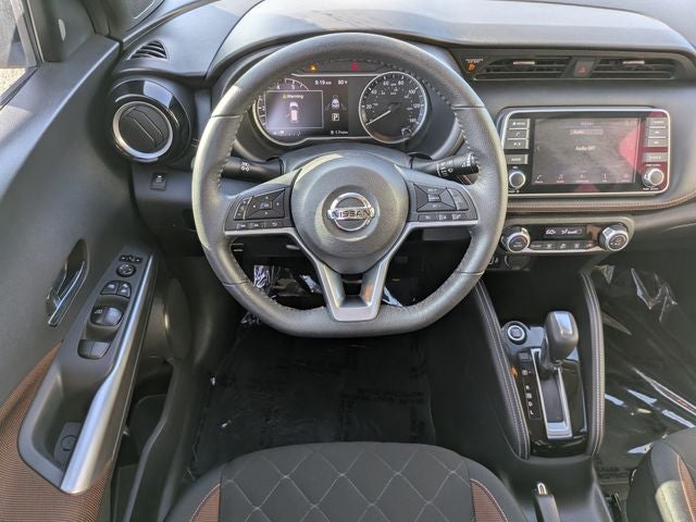2018 Nissan Kicks SR Blue w white roof
