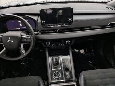 2024 Mitsubishi Outlander SE Black Edition w/Pano Roof