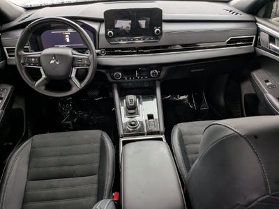 2024 Mitsubishi Outlander SE Black Edition w/Pano Roof